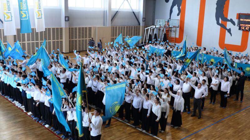Ұлытауда жаңа Конституцияны қолдауға арналған форумға мыңға жуық жас жиналды