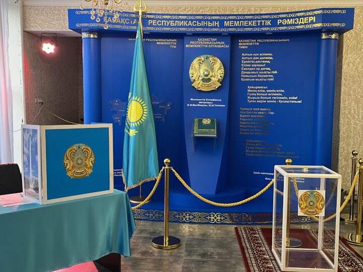 Елімізде жаңа Конституция бойынша референдумда дауыс беру басталды