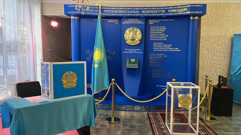 Елімізде жаңа Конституция бойынша референдумда дауыс беру басталды