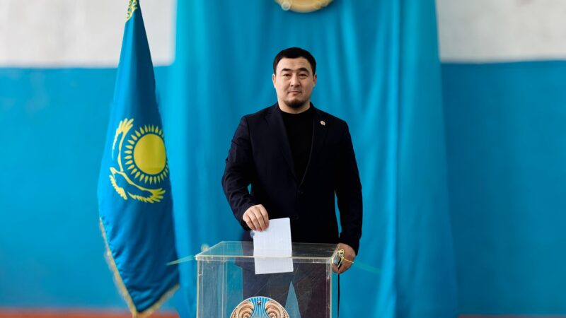 Қазақ күресінен екідүркін әлем чемпионы Айдос Қайратұлы Ғалымов референдумда дауыс берді