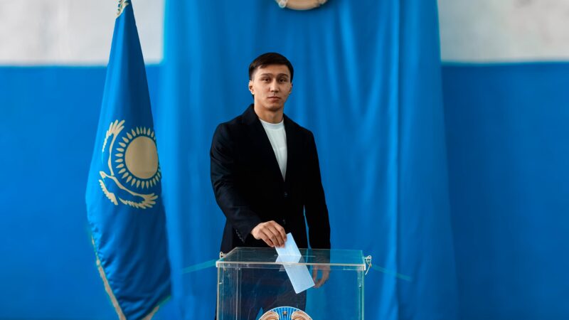 Қазақ күресінен Азия чемпионы Нұртілек Ерболатұлы Қаракесеков референдумда дауыс берді