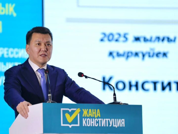 Ұлы Абай өлкесіндегі ашық әңгіме: Ерлан Қарин Мемлекет басшысы неге Тәуелсіздік пен Егемендік сөздерін бас әріппен жазатынын түсіндірді