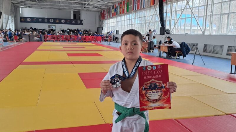 Әлидің биігі – алда