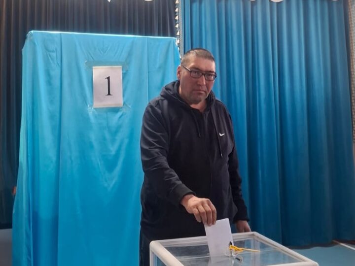 Алғашқы болып дауыс берді