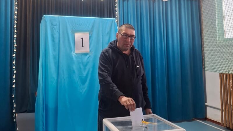 Алғашқы болып дауыс берді