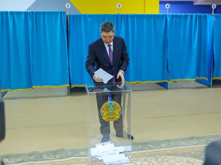 Премьер-Министр Олжас Бектенов ҚР жаңа Конституциясын қабылдау жөніндегі референдумда дауыс берді