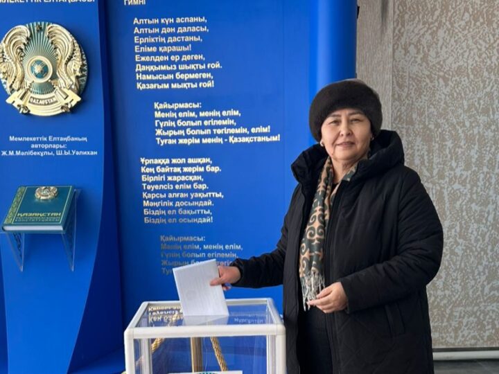 Ұлытау облысындағы референдум учаскелерінде дауыс беруде азаматтар белсенділік танытуда