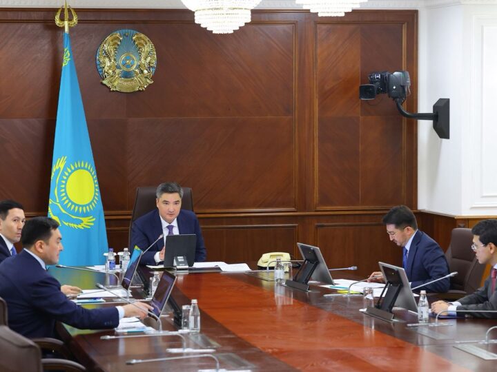 Олжас Бектенов Президент тапсырмаларын орындау аясында «Деректерді өңдеу орталықтары алқабы» жобасын жүзеге асыру жөнінде кеңес өткізді