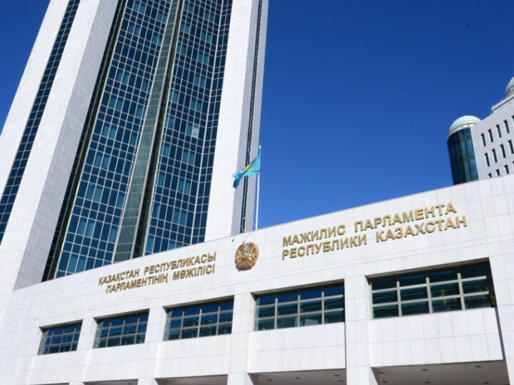 Мәжіліс төрағасы Парламент Палаталарының бірлескен отырысын шақыру туралы Өкімге қол қойды
