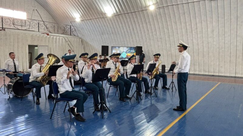 Жезқазғанда әскери оркестрдің мерекелік концерті мен кәсіби бағдар беру кездесуі өтті