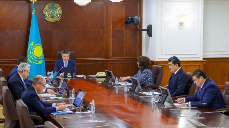 Олжас Бектенов Президенттің «Таза Қазақстан» бастамасын жүзеге асыру бойынша отырыс өткізді