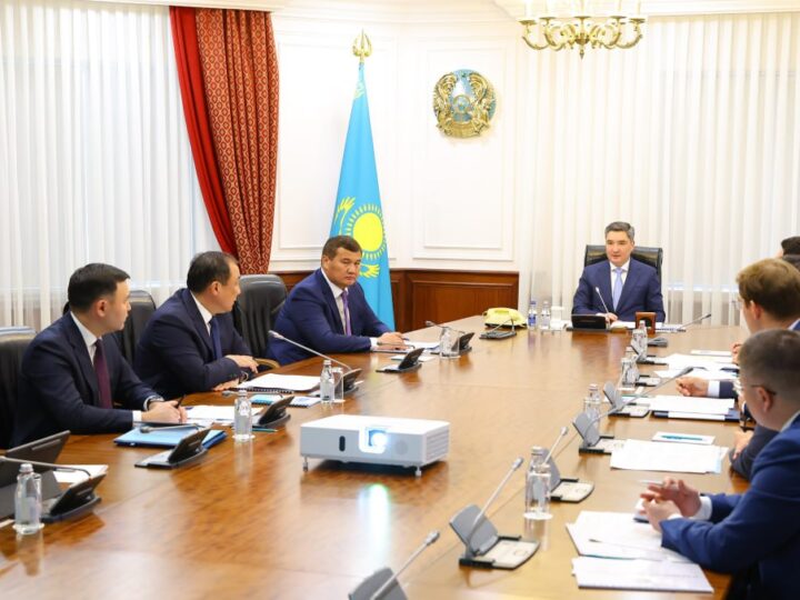Олжас Бектенов көлік саласын дамыту мәселелері бойынша кеңес өткізді