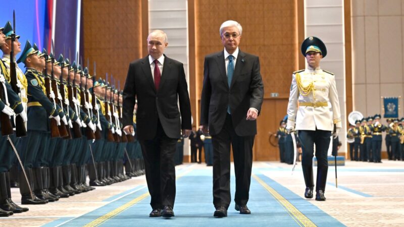 Тәуелсіздік сарайында Қазақстанға мемлекеттік сапармен келген Ресей Федерациясының Президенті Владимир Путинді салтанатты қарсы алу рәсімі өтті  