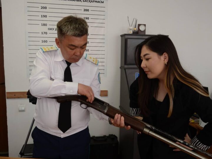 Ұлытау облысының тұрғыны сирек кездесетін көне қаруды полицияға тапсырды