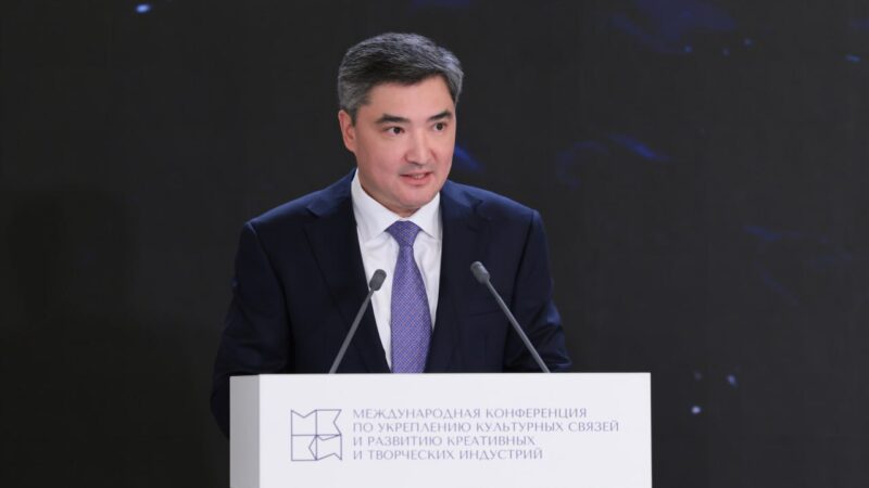 Ұлы Даланың мыңдаған жылдық тарихының сабақтастығы алғаш рет конституциялық деңгейде бекітілді – Олжас Бектенов Санкт-Петербургтегі конференцияда