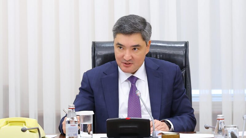 Олжас Бектенов ЖЖМ нарығындағы ахуал бойынша жиын өткізді