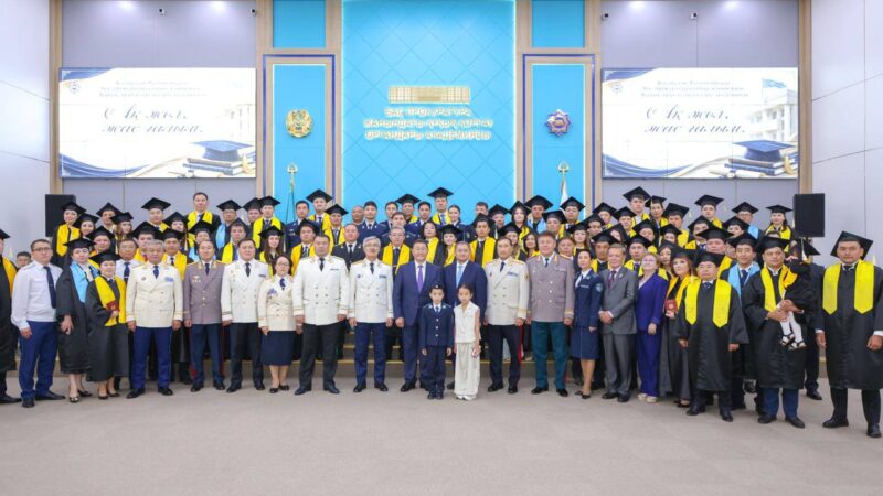 Ғылым және жоғары білім министрі Құқық қорғау органдары академиясының түлектеріне диплом табыстау рәсіміне қатысты