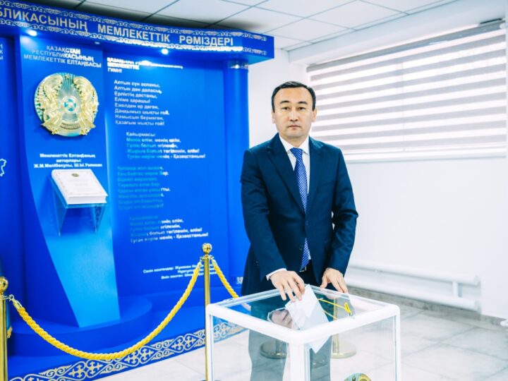 Ұлытау облысының әкімі Есет Байкен сайлауда дауыс берді