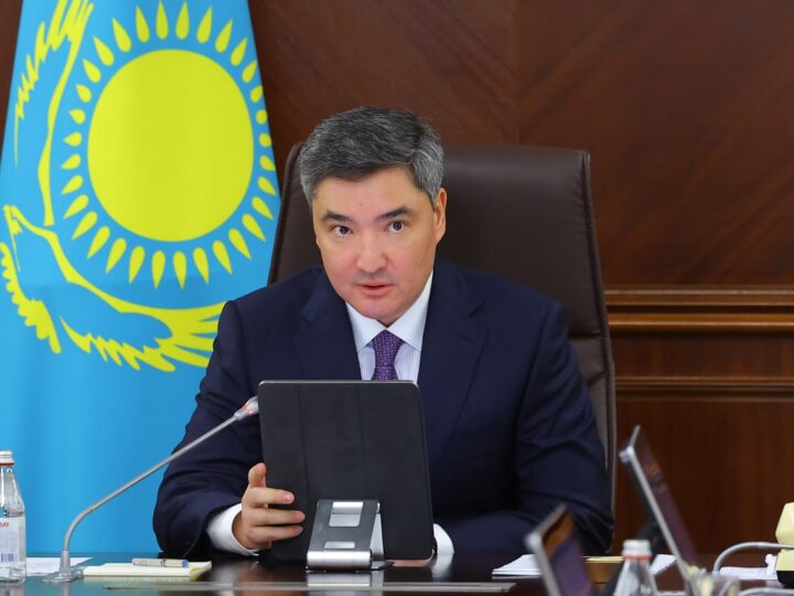 Балаларды қолдау, мектептердегі тамақтану және жоғары оқу орындарының дайындығы: Олжас Бектенов оқу жылының басталуына қарай тапсырма берді