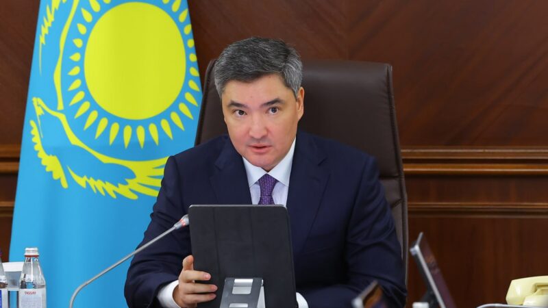 Балаларды қолдау, мектептердегі тамақтану және жоғары оқу орындарының дайындығы: Олжас Бектенов оқу жылының басталуына қарай тапсырма берді