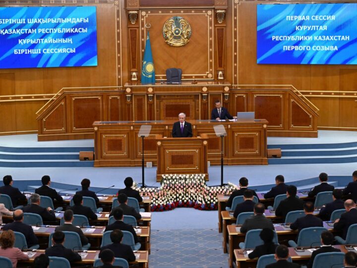 Бірінші шақырылымдағы Құрылтайдың бірінші сессиясының ашылуы