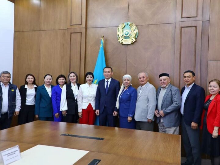 Ұлытау облысының әкімі Есет Байкен жергілікті басылымдар мен телеарналардың редакторларымен және журналистермен кездесті