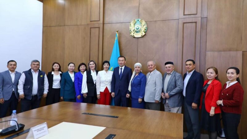 Ұлытау облысының әкімі Есет Байкен жергілікті басылымдар мен телеарналардың редакторларымен және журналистермен кездесті