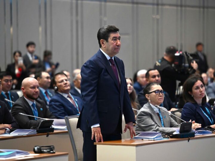 Президент Қазақстан Халық Кеңесінің бірінші сессиясында сөз сөйледі