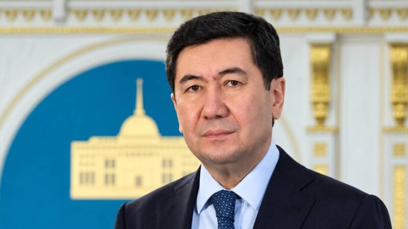 Ерлан Қошанов Халық Кеңесінің Төрағасы болып сайланды
