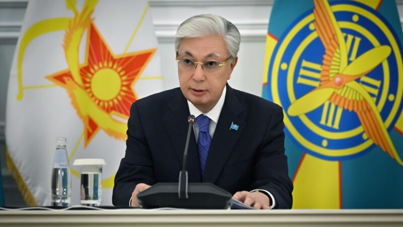 Президент оқу-жаттығу жиынына қатысқан әскери қызметшілер тиісті жабдықтармен, соның ішінде арнайы құтқару кеудешелерімен қамтамасыз етілмегенін айтты
