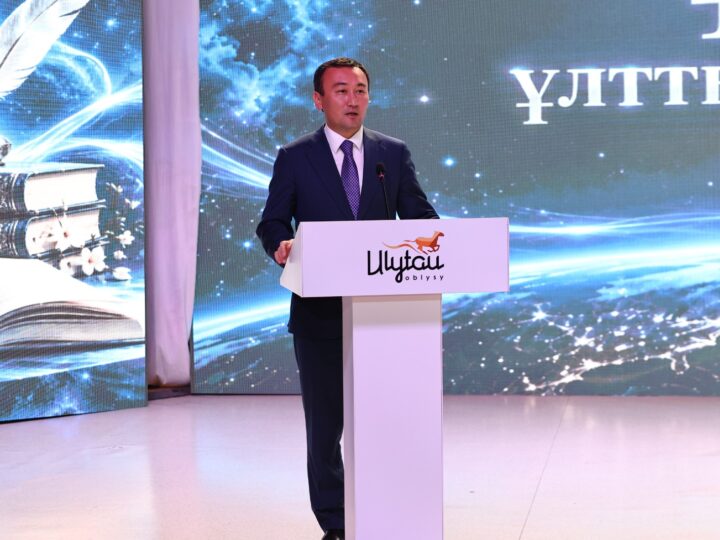 Үздік ұстаздарға 1 миллион теңге: Ұлытауда педагогтарға құрмет көрсетілді