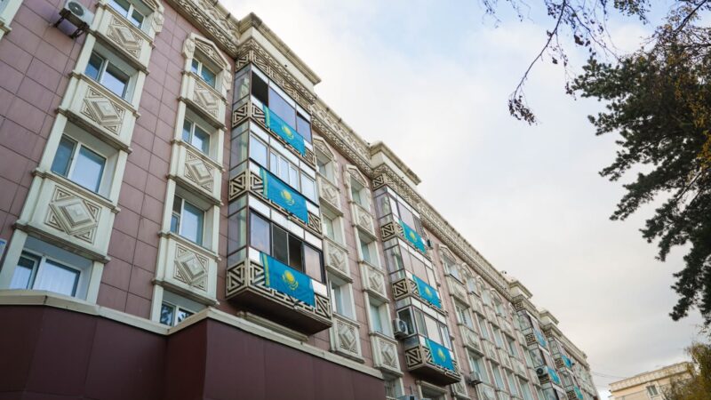 «Менің Елім – Менің Туым»: Қазақстан бойынша 5 мыңға жуық мемлекеттік ту ілінеді