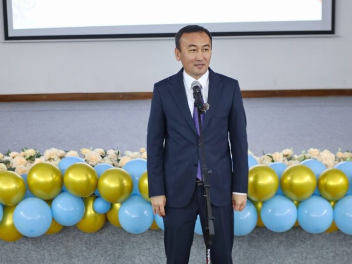 Ұлытау облысының әкімі Қарттар күніне орай Жезқазғандағы әлеуметтік қызмет көрсету орталығының тұрғындарын құттықтады