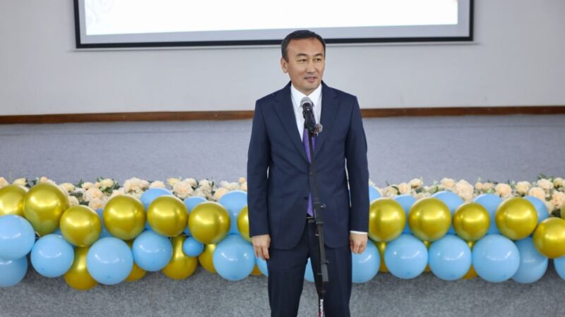 Ұлытау облысының әкімі Қарттар күніне орай Жезқазғандағы әлеуметтік қызмет көрсету орталығының тұрғындарын құттықтады