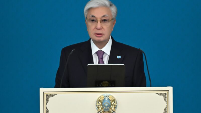 Мемлекет басшысы мұғалімдерді кәсіби мерекесімен құттықтады