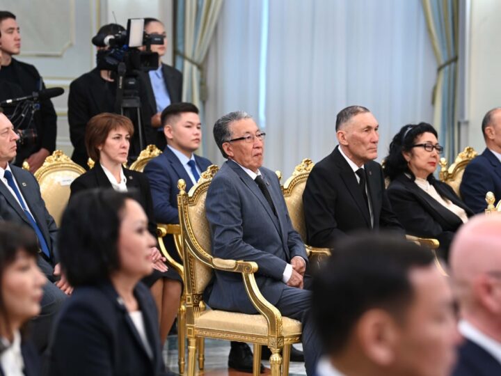 Президент: «Көзі ашық, көкірегі ояу, тәрбиелі, заңға бағынатын адал азаматтар ең алдымен мектептегі мұғалімнен тәлім алады»