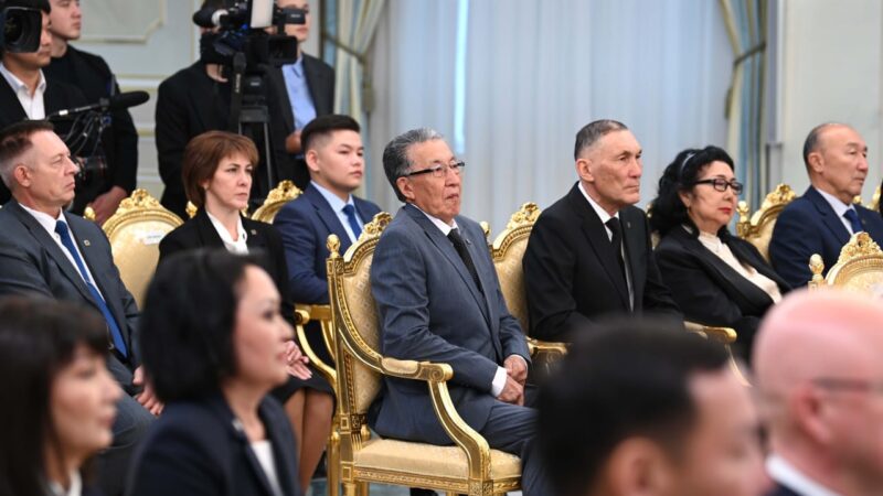 Президент: «Көзі ашық, көкірегі ояу, тәрбиелі, заңға бағынатын адал азаматтар ең алдымен мектептегі мұғалімнен тәлім алады»