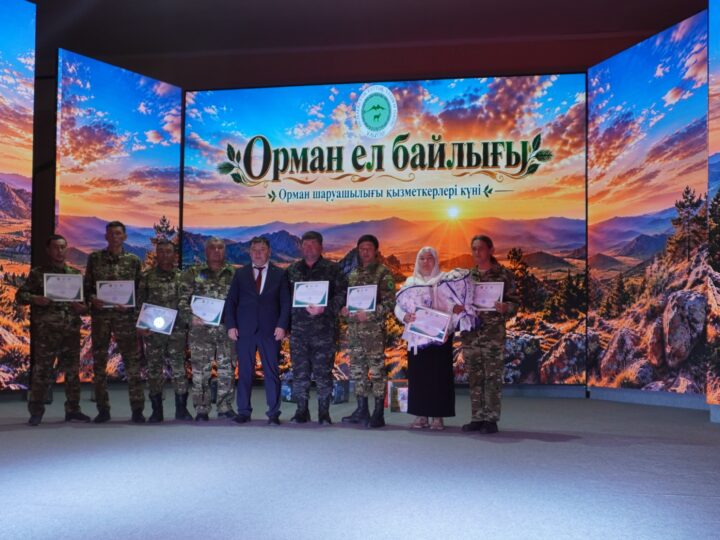 Орманшылар – марапат тұғырында