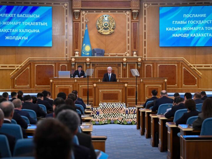 Президент жол салуды созбалаңға салғандарды сөгіп, 2027 жылы аяқтауға пәрмен берді