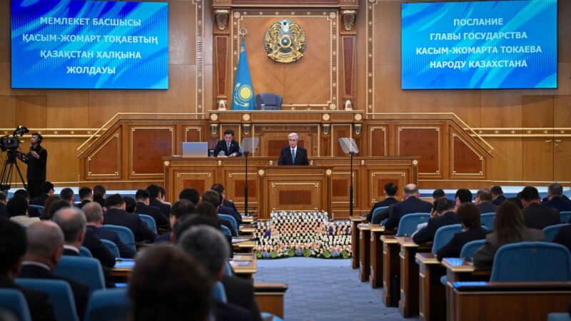 Президент жол салуды созбалаңға салғандарды сөгіп, 2027 жылы аяқтауға пәрмен берді